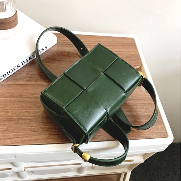 women shoulder bag 2022 pu leather purse and handbags female shopper fashion casual solid color vintage weave lattice square bag
women shoulder bag 2022 pu leather purse and handbags female shopper fashion casual solid color vintage weave lattice square bag