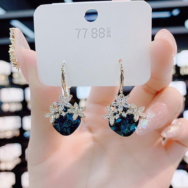 stud 2022 trendy blue crystal flower earrings french temperament net red, Golden;silver
stud 2022 trendy blue crystal flower earrings french temperament net red, Golden;silver
