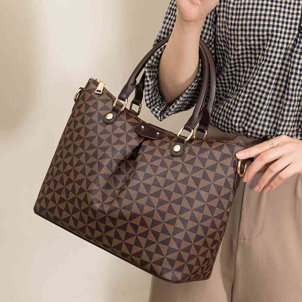 luxury brand handbags women's large capacity shoulder underarm tote bags fashion presbyopia vintage bag printing
luxury brand handbags women's large capacity shoulder underarm tote bags fashion presbyopia vintage bag printing