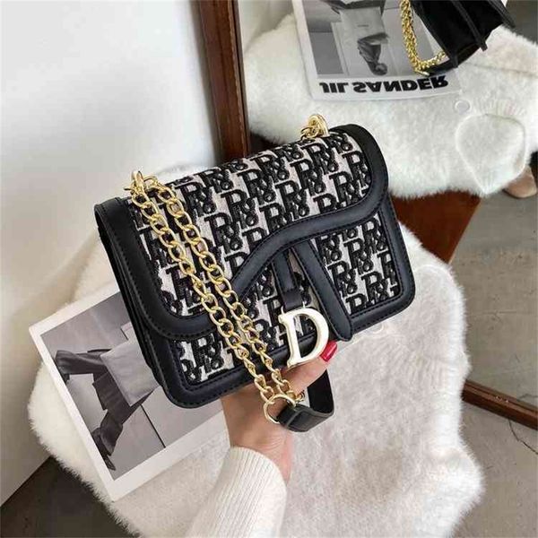 new small square single diagonal cross portable women's fashion simple foreign style trendy design purses online
new small square single diagonal cross portable women's fashion simple foreign style trendy design purses online
