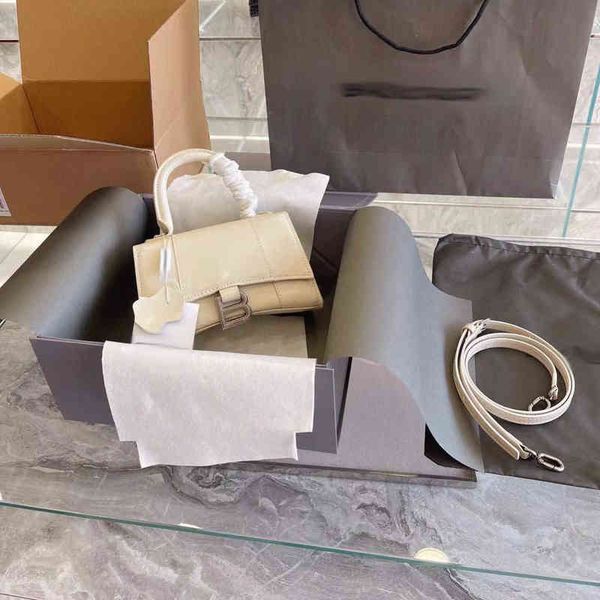 designer bags high level bale'ciga's star same bag female fashion messenger versatile bb crocodile hourglass leather luxury new st
designer bags high level bale'ciga's star same bag female fashion messenger versatile bb crocodile hourglass leather luxury new st