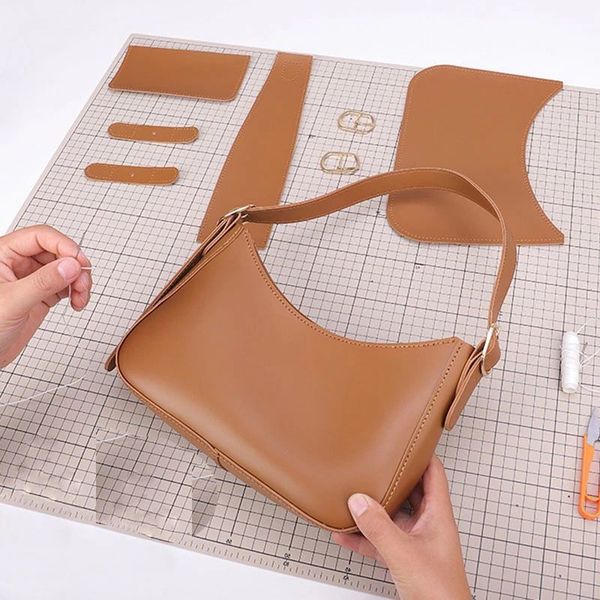 1 set handmade handbag shoulder strap brown black white woven bag sewing pu material bag set for diy bag backpack 220505
1 set handmade handbag shoulder strap brown black white woven bag sewing pu material bag set for diy bag backpack 220505