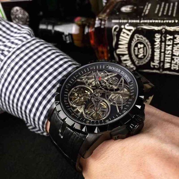 roge dubui excalibur automatic chain movement, case: 46 mm pirelli rubber strap with dual flying wheels perforated technology to achieve vz7, Slivery;brown
roge dubui excalibur automatic chain movement, case: 46 mm pirelli rubber strap with dual flying wheels perforated technology to achieve vz7, Slivery;brown