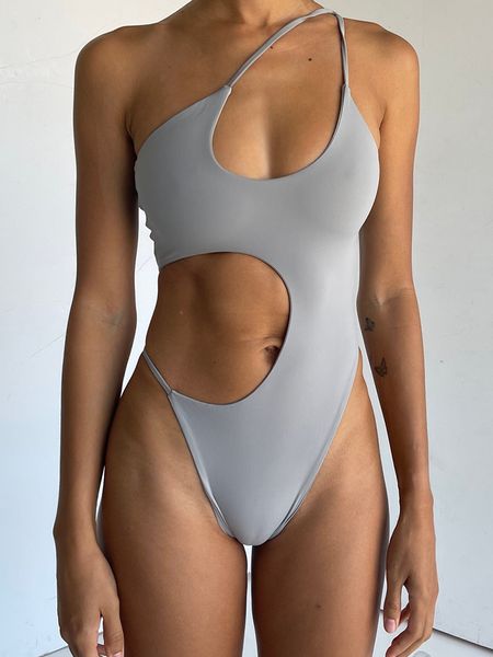 2022 solid one piece swimsuit women hollow out swimwear female one shoulder bathing suit summer beach wear monokini bathers, White;black
2022 solid one piece swimsuit women hollow out swimwear female one shoulder bathing suit summer beach wear monokini bathers, White;black