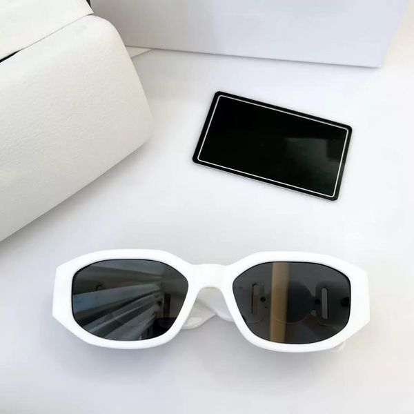 2022 women and men designer sunglasses retro cutting lens gradient square sun glasses female fashion brand design vintage small rectangle su, White;black
2022 women and men designer sunglasses retro cutting lens gradient square sun glasses female fashion brand design vintage small rectangle su, White;black
