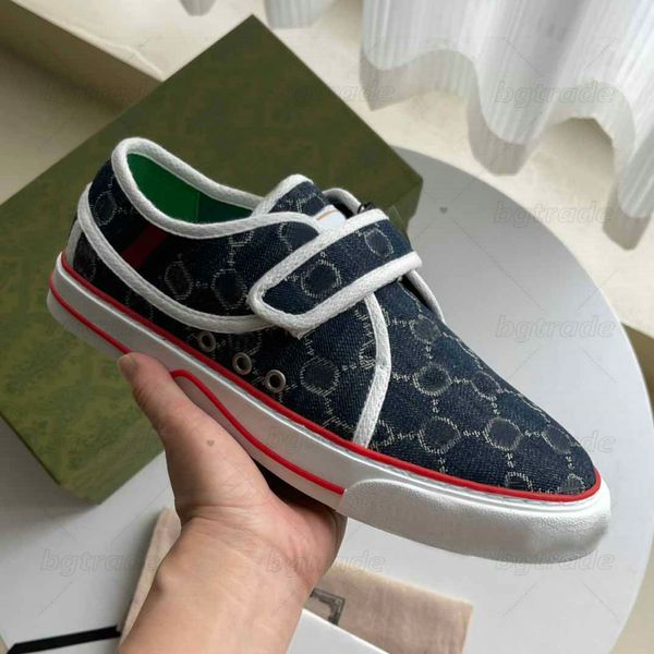 fashion velcro tennis 1977 canvas casual shoes luxury women shoes brown black blue rubber sole low men sneakers
fashion velcro tennis 1977 canvas casual shoes luxury women shoes brown black blue rubber sole low men sneakers