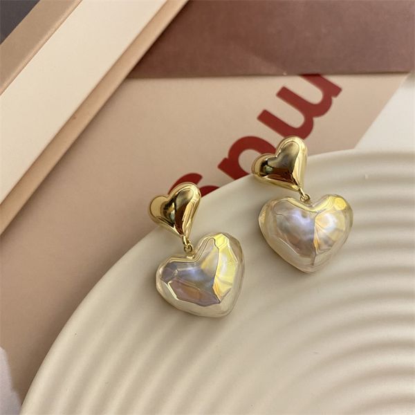 new designed fashion women's earring stud micro inlays diamonds zircon pearls 18kgp ladies earring studs shiny non-fading anti allergy, Golden;silver
new designed fashion women's earring stud micro inlays diamonds zircon pearls 18kgp ladies earring studs shiny non-fading anti allergy, Golden;silver