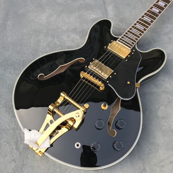 hollow body electric guitar, rosewood fingerboard, 2 f holes, tremolo system as same of the pictures
hollow body electric guitar, rosewood fingerboard, 2 f holes, tremolo system as same of the pictures