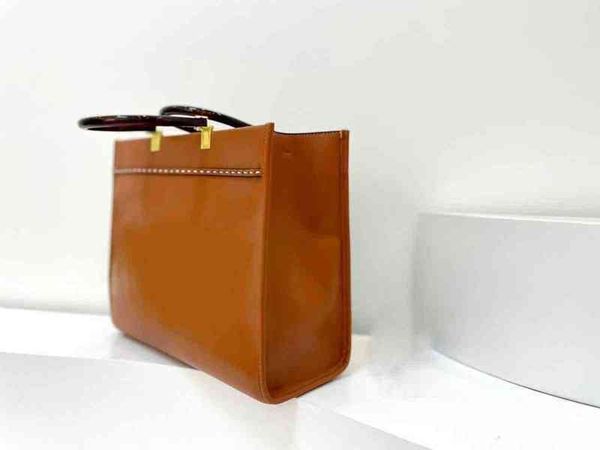 shoulder bags letter design hardware handle shopping crossbody wallet designed by well-known designer decoration purses high capacity 1127
shoulder bags letter design hardware handle shopping crossbody wallet designed by well-known designer decoration purses high capacity 1127