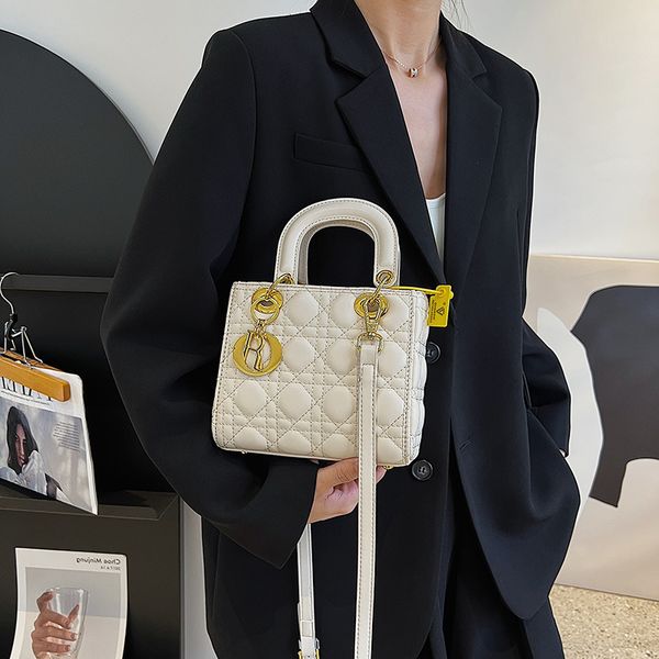 designer bags women's 2022 new diana net red foreign style fashionable versatile one shoulder messenger high sense of fashion
designer bags women's 2022 new diana net red foreign style fashionable versatile one shoulder messenger high sense of fashion