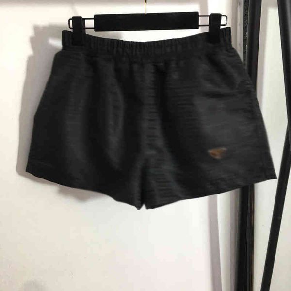 spring and summer new fashion temperament letter jacquard elastic waist casual shorts, White;black
spring and summer new fashion temperament letter jacquard elastic waist casual shorts, White;black