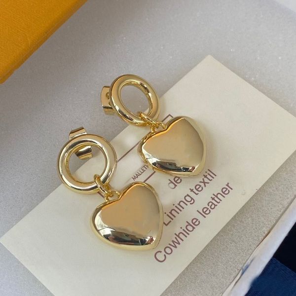 female original design stylish stainless steel monogram heart stud with italian made engraving, Golden;silver
female original design stylish stainless steel monogram heart stud with italian made engraving, Golden;silver