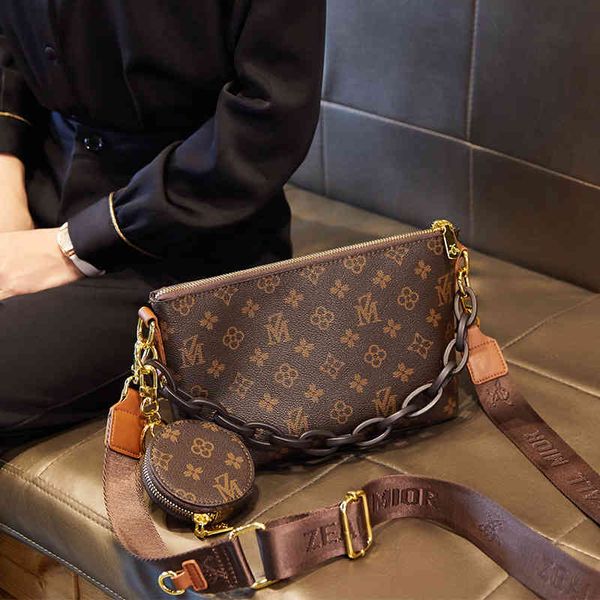 autumn winter flower big english thickened embroidered shoulder strap detachable change bag chain messenger bag
autumn winter flower big english thickened embroidered shoulder strap detachable change bag chain messenger bag