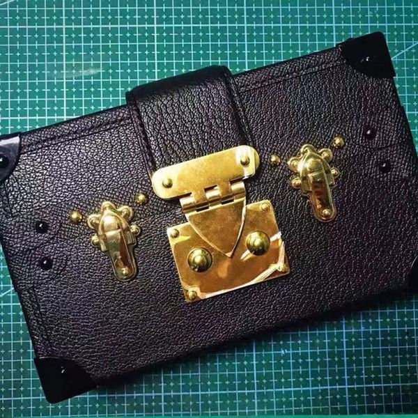 2022 mini mode auf petite malle bag qualität frauen kilometer beutel clutch umhängetaschen leinwand handtasche tasche hard box tasche m40273
2022 mini mode auf petite malle bag qualität frauen kilometer beutel clutch umhängetaschen leinwand handtasche tasche hard box tasche m40273