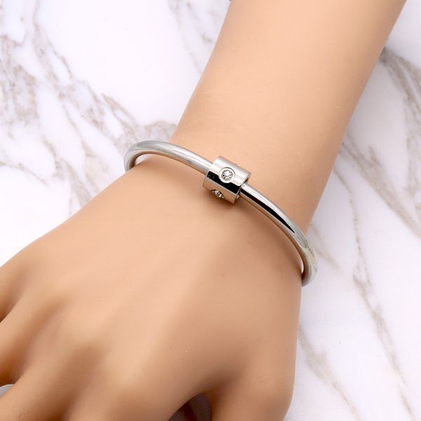 2023 korean roman digital bracelet bangle supports zircon fashion women's snap bracelet, Black
2023 korean roman digital bracelet bangle supports zircon fashion women's snap bracelet, Black