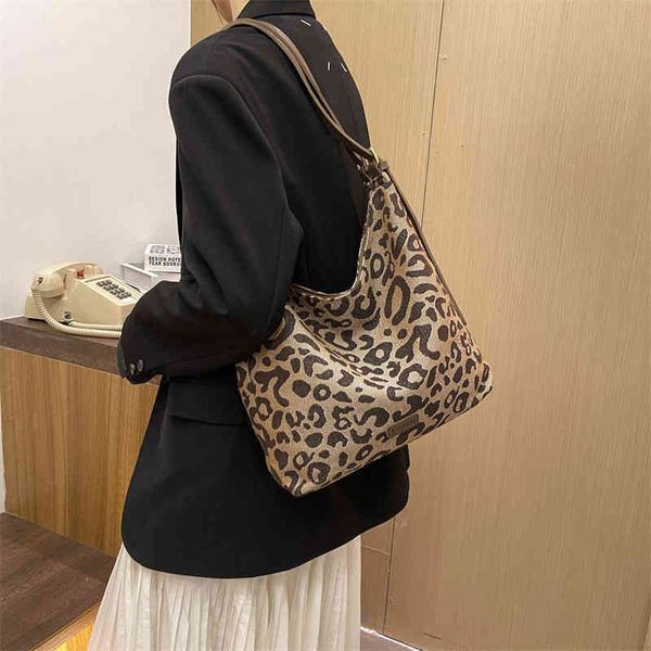 purses new bag women's large capacity leopard print fashion armpit bag lattice personalized one shoulder tote bag
purses new bag women's large capacity leopard print fashion armpit bag lattice personalized one shoulder tote bag