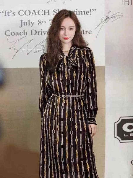 casual dresses ce spring arc de triomphe chain printed bow ribbon silk dress women, Black;gray
casual dresses ce spring arc de triomphe chain printed bow ribbon silk dress women, Black;gray
