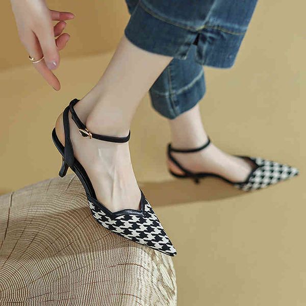 sandals in the summer of , color matching baotou women's cool shoes are matched with skirts, flat button thin high heels and single q07, Black
sandals in the summer of , color matching baotou women's cool shoes are matched with skirts, flat button thin high heels and single q07, Black
