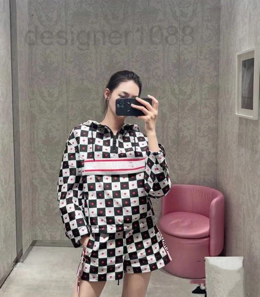 women's trench coats designer cd22 spring new tanabata series checkerboard love printed hooded stormsuit xhae, Tan;black
women's trench coats designer cd22 spring new tanabata series checkerboard love printed hooded stormsuit xhae, Tan;black
