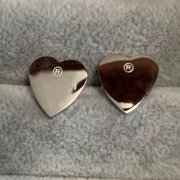 2022 stainless steel women designer stud high polished luxury style simple heart love couple earrings for lady party wedding hoop wholesale, Golden;silver
2022 stainless steel women designer stud high polished luxury style simple heart love couple earrings for lady party wedding hoop wholesale, Golden;silver