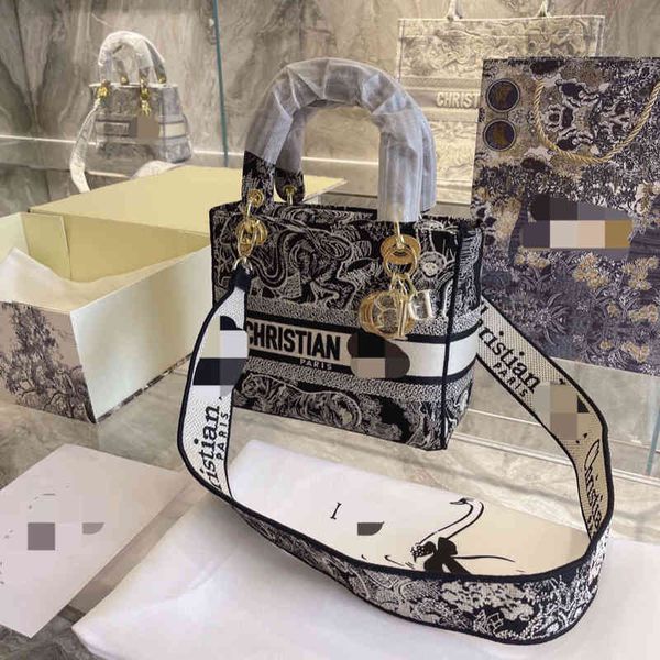handbags bags shoulder bag christain dc flower designer portable 2022 diana old jacquard embroidery messenger black women's bag ca260k
handbags bags shoulder bag christain dc flower designer portable 2022 diana old jacquard embroidery messenger black women's bag ca260k