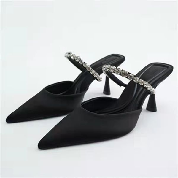new black velvet high heel sandals fashion stiletto pointed lady sandals for women european and american diamond-studded dinner ladies sanda
new black velvet high heel sandals fashion stiletto pointed lady sandals for women european and american diamond-studded dinner ladies sanda