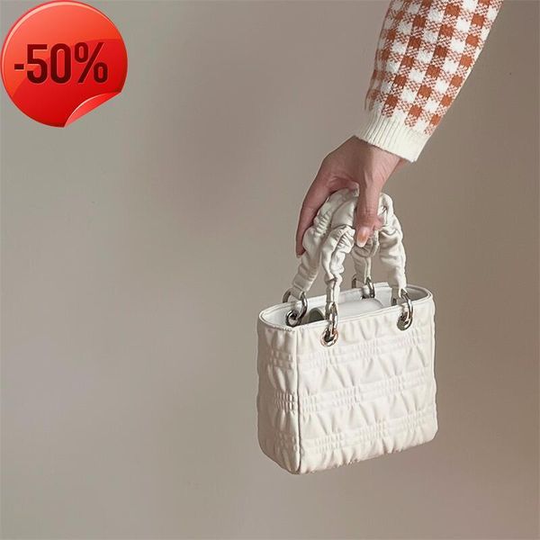 the factory directly 2022 new women's french texture wrinkled cloud handbag one shoulder msenger bag classic diana bag
the factory directly 2022 new women's french texture wrinkled cloud handbag one shoulder msenger bag classic diana bag