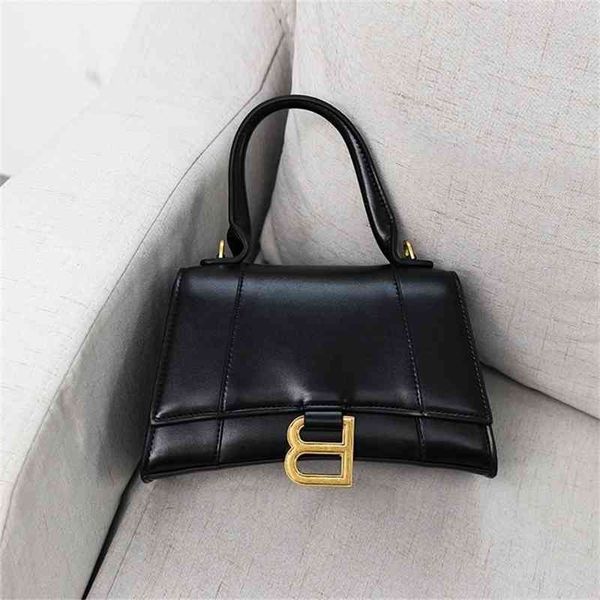 handbags designer square balencaigass b-button 2022 hourglass korean fashion single shoulder messenger women's bag
handbags designer square balencaigass b-button 2022 hourglass korean fashion single shoulder messenger women's bag