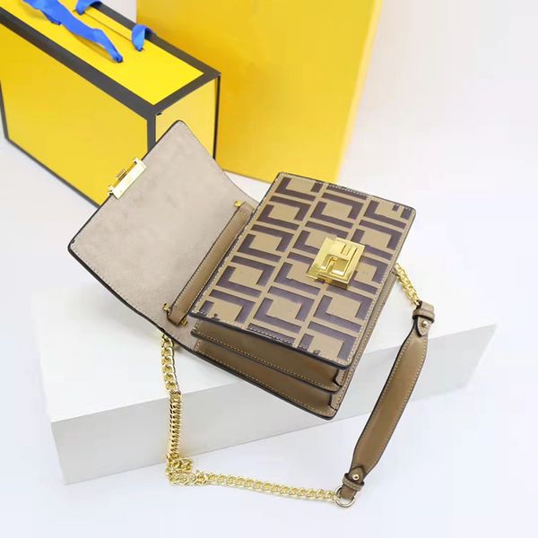 new style shoulder bag imported original hardware embossed fashion chain bag inside 20cm
new style shoulder bag imported original hardware embossed fashion chain bag inside 20cm