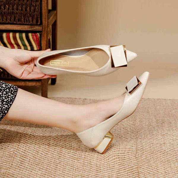leather single shoes women's thick heels 2022 spring korean version of chinese heel grandma pointed shallow, Black
leather single shoes women's thick heels 2022 spring korean version of chinese heel grandma pointed shallow, Black