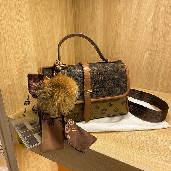 wholesale factory ladies leathers shoulder bags sweet and lovely ribbon bow foreign handbag classic retro printed bag clamshell contrast lea, Black;red
wholesale factory ladies leathers shoulder bags sweet and lovely ribbon bow foreign handbag classic retro printed bag clamshell contrast lea, Black;red
