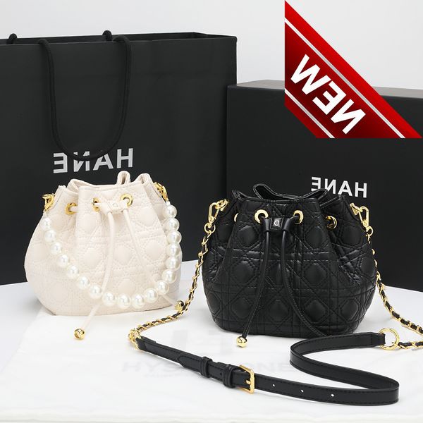 d's new genuine leather pearl bucket women's mini xiangfeng lingge net red versatile one shoulder chain bag
d's new genuine leather pearl bucket women's mini xiangfeng lingge net red versatile one shoulder chain bag