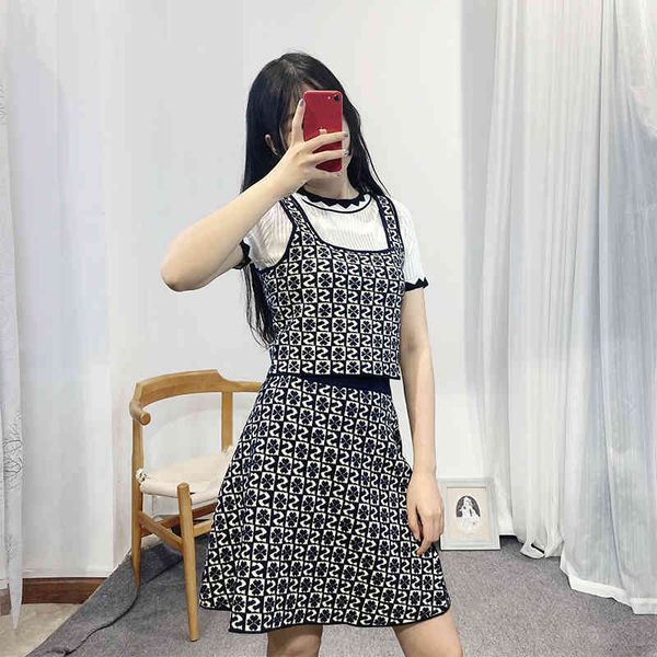 style s home early fashion suit vest suspender elastic waist a-line skirt trendy women's clothing wholesale, White
style s home early fashion suit vest suspender elastic waist a-line skirt trendy women's clothing wholesale, White