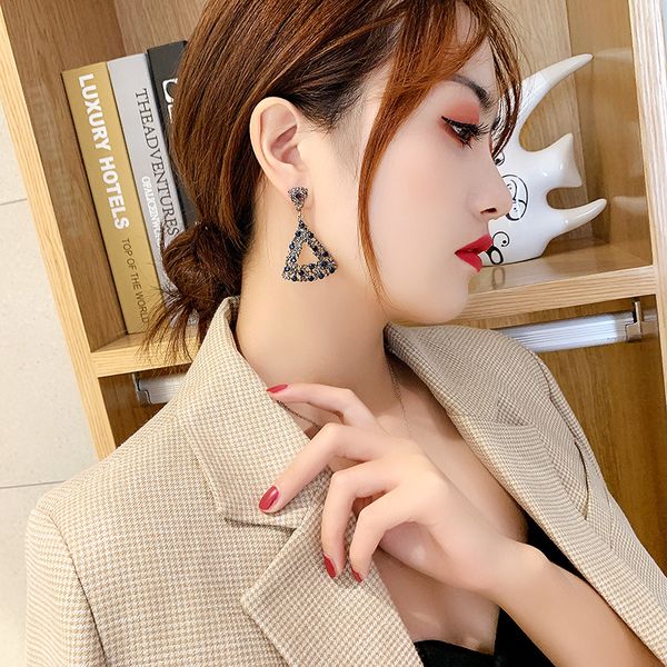 925 silver needle geometric triangle earrings retro socialite elegant shining diamond long earrings korean style fashion fashionmonger earri, Golden
925 silver needle geometric triangle earrings retro socialite elegant shining diamond long earrings korean style fashion fashionmonger earri, Golden