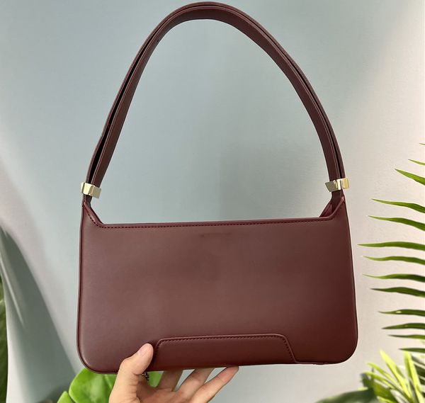 the new armpit messenger bag shoulder strap the casual suit skirt can be matched with high-quality good hand feeling no age limit
the new armpit messenger bag shoulder strap the casual suit skirt can be matched with high-quality good hand feeling no age limit
