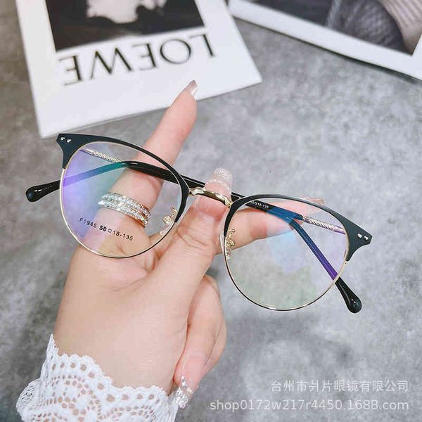 sunglasses the black cat's eye metal spectacle frame is fashionable and anti blue light, can be equipped with same for, White;black
sunglasses the black cat's eye metal spectacle frame is fashionable and anti blue light, can be equipped with same for, White;black