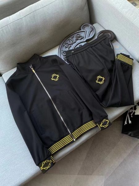 2022 mens tracksuits designer for men women tracksuit jogger track suit sweatshirts fashion jacket sweatsuit autumn winter man sweat suits a, Gray
2022 mens tracksuits designer for men women tracksuit jogger track suit sweatshirts fashion jacket sweatsuit autumn winter man sweat suits a, Gray