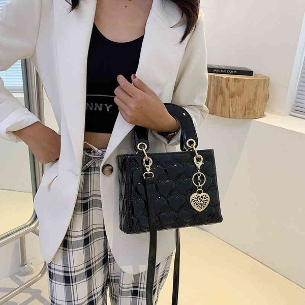 women new trendy red same msenger bright bag 2022 brand luxury fashion design ladies handbags
women new trendy red same msenger bright bag 2022 brand luxury fashion design ladies handbags