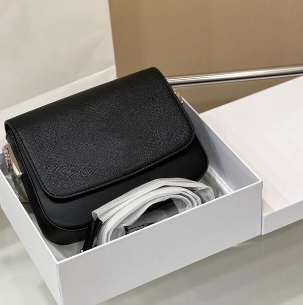 2022 luxury new designer ladies shoulder bag box bag wallet fashion hasp retro metallic wild handbag leather solid color cowhide diagonal mi, Red;black
2022 luxury new designer ladies shoulder bag box bag wallet fashion hasp retro metallic wild handbag leather solid color cowhide diagonal mi, Red;black