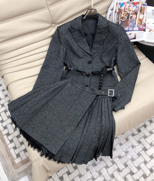 autumn / winter two piece dress 22 european fashion lapel coat high waist pressed half skirt, White
autumn / winter two piece dress 22 european fashion lapel coat high waist pressed half skirt, White