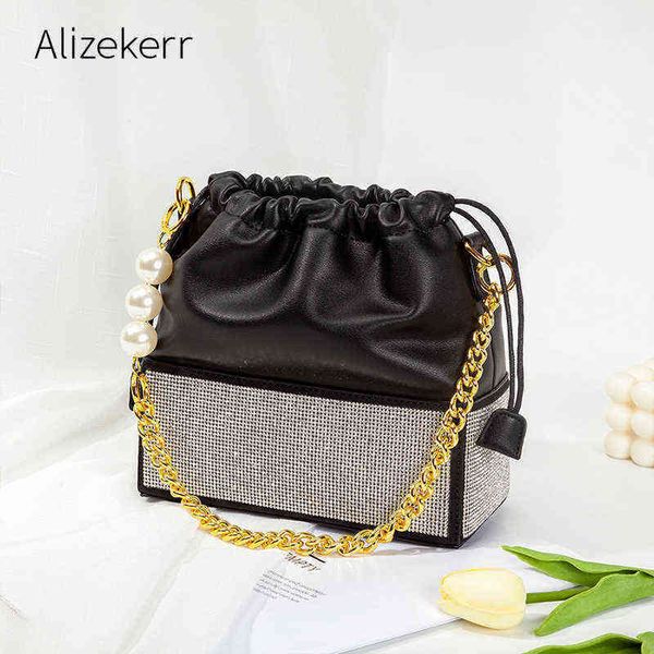 diamanten emmer crossbody tassen vrouwen nieuwe boutique pearl chain strass vierkante portemonnees en handtassen designer hoge 220609
diamanten emmer crossbody tassen vrouwen nieuwe boutique pearl chain strass vierkante portemonnees en handtassen designer hoge 220609