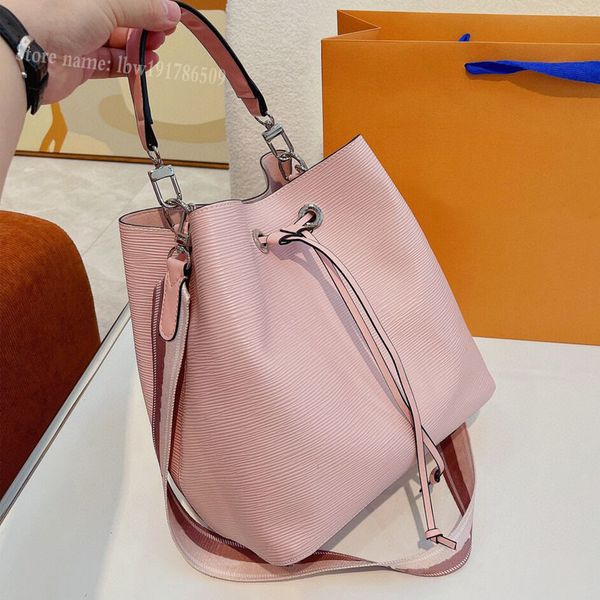 luxurys designers bucket shoulder bags water ripple leather solid color messenger handbags double letter shopping bags women tote brand draw
luxurys designers bucket shoulder bags water ripple leather solid color messenger handbags double letter shopping bags women tote brand draw