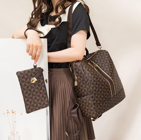 fashion retro printed backpacks simple contrast leather backpack vertical large street trend plaid handbag elegant color matching leathers s
fashion retro printed backpacks simple contrast leather backpack vertical large street trend plaid handbag elegant color matching leathers s