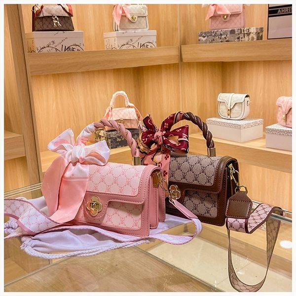 factory online sales fashion printed portable small square letter silk scarf double shoulder belt bag foreign style texture messenger
factory online sales fashion printed portable small square letter silk scarf double shoulder belt bag foreign style texture messenger