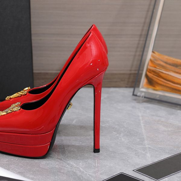 2022 luxury designer sandals women genuine leather hate sky high pointed double water platform single high heel shoes medusa head ornament s, Black
2022 luxury designer sandals women genuine leather hate sky high pointed double water platform single high heel shoes medusa head ornament s, Black