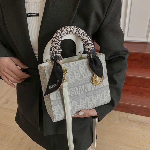 women shoulder bag luxury handbags 2022 new womens hand embroidery princess net red fashion trend letter messenger bag 291z
women shoulder bag luxury handbags 2022 new womens hand embroidery princess net red fashion trend letter messenger bag 291z
