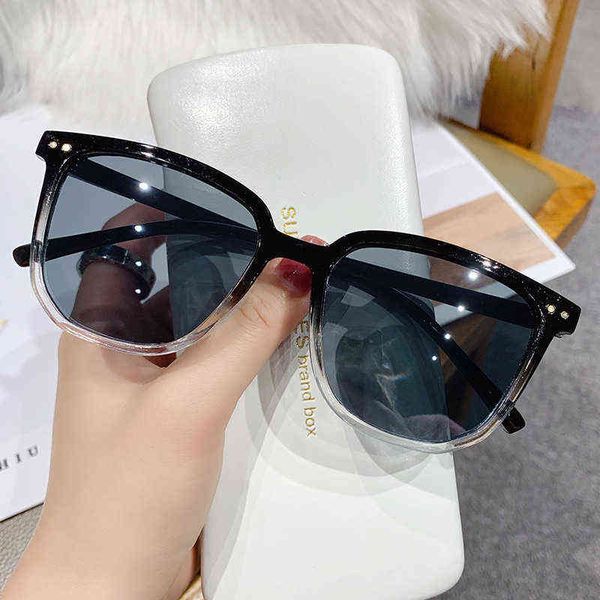 women sunglasses metal trendy women's polarizing design vintage men sunglass wholesale, White;black
women sunglasses metal trendy women's polarizing design vintage men sunglass wholesale, White;black