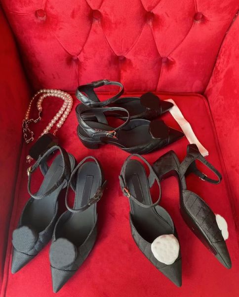2021 aaaaa+luxury sandals women slipper men slides leather sandal womens hook & loop casual shoes 35-41 with black box and dust bag 658
2021 aaaaa+luxury sandals women slipper men slides leather sandal womens hook & loop casual shoes 35-41 with black box and dust bag 658