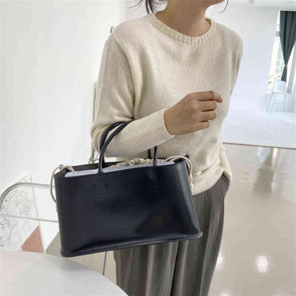 elegant female ribbon tote bag fashion new high-quality pu leather women's designer handbag lock shoulder messenger bag 220510
elegant female ribbon tote bag fashion new high-quality pu leather women's designer handbag lock shoulder messenger bag 220510