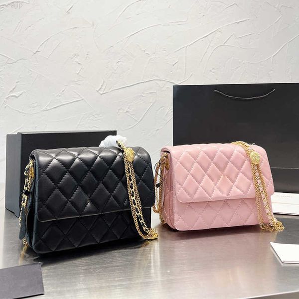 classic organ cc bags black and pink color calfskin leather quilted aged gold hardware chain strap crossbody shoulder womens designer
classic organ cc bags black and pink color calfskin leather quilted aged gold hardware chain strap crossbody shoulder womens designer